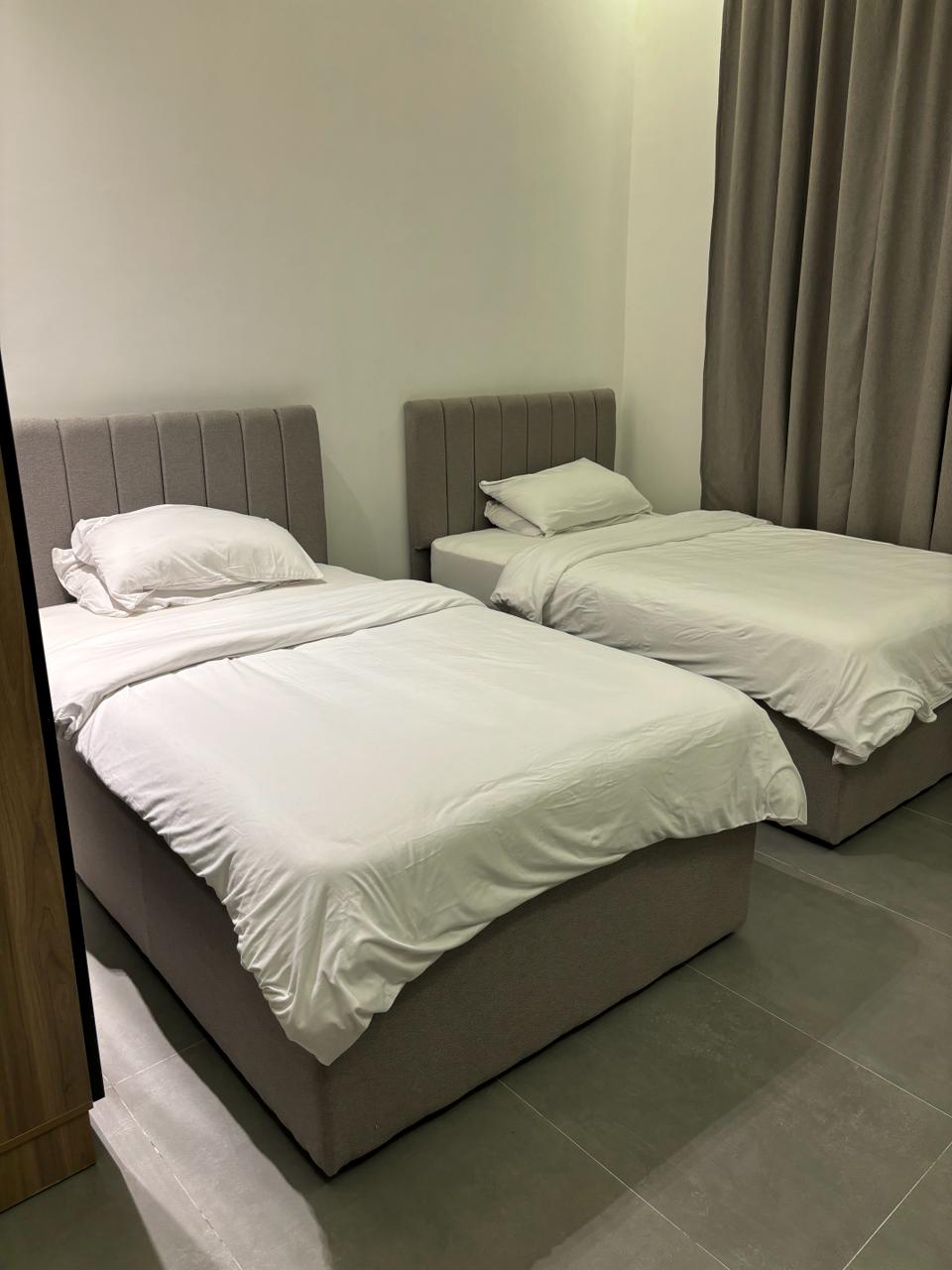 ROOM2